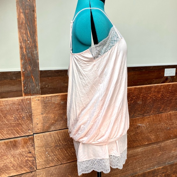 Hanro Noelia Intimate Sleep Shorts and Chemise Set - Picture 4 of 16